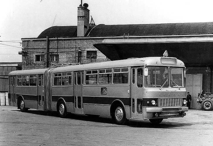 Икарус-180 с двигателем Leyland, тот самый автобус ещё до превращения в отель