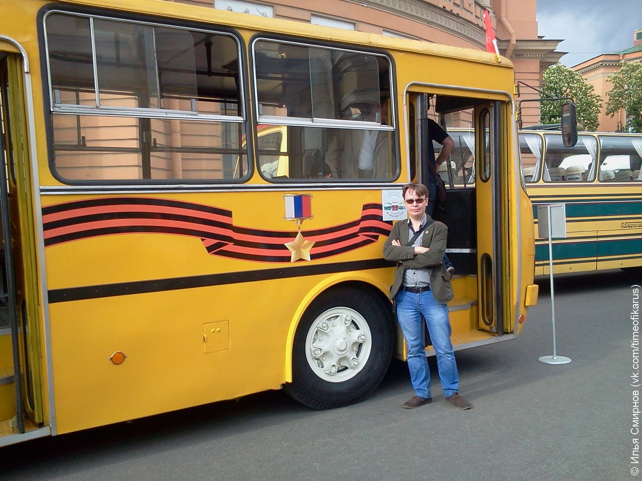 Автобусы на Петербургском Ретро-Параде 2016 год
